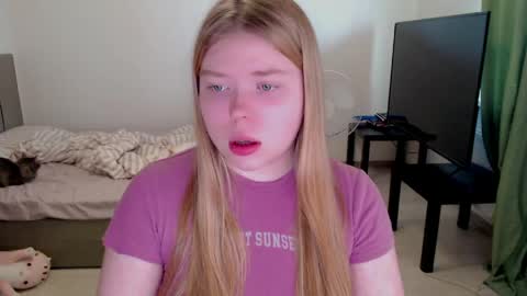 Snapshot of kitten_jenny01 chatting on 29, 5, 2026 Jennyblonde and Emmabrunette online show from 29, 5, 2026