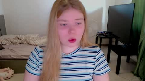 Snapshot of kitten_jenny01 chatting on 3, 6, 2026 Jennyblonde and Emmabrunette online show from 3, 6, 2026