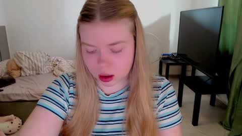 Snapshot of kitten_jenny01 chatting on 4, 6, 2026 Jennyblonde and Emmabrunette online show from 4, 6, 2026