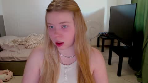 Snapshot of kitten_jenny01 chatting on 5, 6, 2026 Jennyblonde and Emmabrunette online show from 5, 6, 2026
