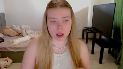 Snapshot of kitten_jenny01 chatting on 6, 6, 2026 Jennyblonde and Emmabrunette online show from 6, 6, 2026