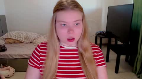 Snapshot of kitten_jenny01 chatting on 7, 6, 2026 Jennyblonde and Emmabrunette online show from 7, 6, 2026