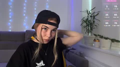 Snapshot of kittie_bear chatting on 19, 6, 2026 Veronica online show from 19, 6, 2026