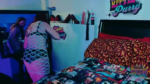 Kittie Purry online show from 5, 1, 2025