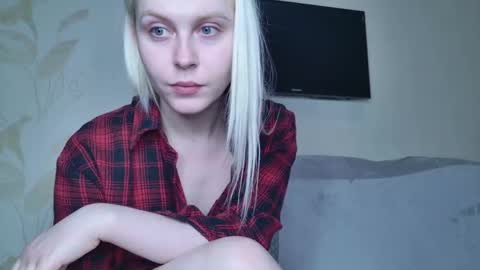 Snapshot of kitty_dora chatting on 9, 3, 2025 Evelyn online show from 9, 3, 2025