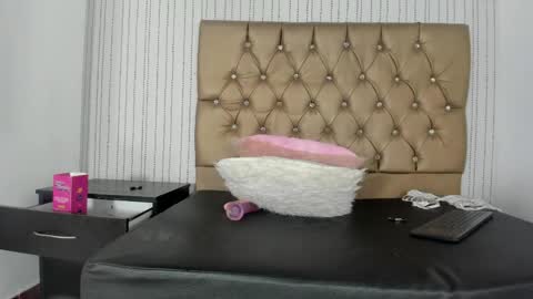 kitty eloays online show from 30, 4, 2026