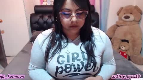 Snapshot of kitty_eyes chatting on 21, 1, 2025 kitty online show from 21, 1, 2025