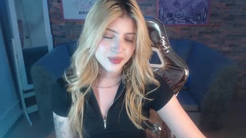 kitty_fox_b online show from 23, 12, 2024