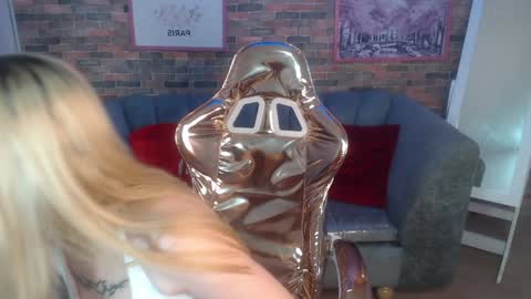 kitty_fox_b online show from 27, 1, 2025