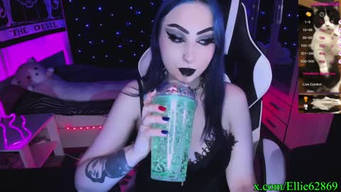 Snapshot of kitty_goth chatting on 5, 12, 2024 Hey Im Ellie if you like me and like my show give me a thumbs up hehe online show from 5, 12, 2024