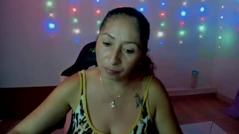 Snapshot of kitty_violet_ chatting on 11, 1, 2025 violet online show from 11, 1, 2025