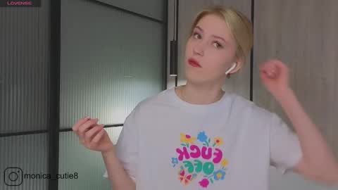 Monika online show from 28, 2, 2025