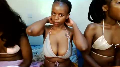 Snapshot of kittyrose_20 chatting on 7, 7, 2026 Kittyrose 20 online show from 7, 7, 2026