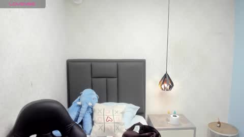  K I T T  Y  online show from 11, 1, 2025