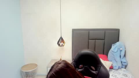  K I T T  Y  online show from 14, 1, 2025