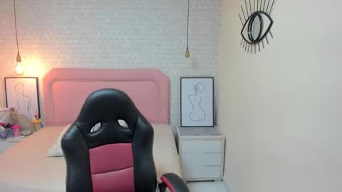  K I T T  Y  online show from 3, 10, 2025