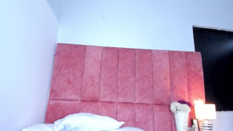 K I T T Y Y  online show from 18, 12, 2025