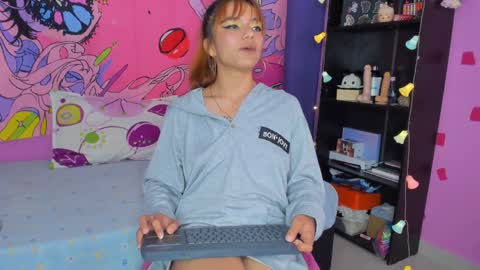 Snapshot of kittyzenn chatting on 21, 12, 2024 Kitty Zen online show from 21, 12, 2024