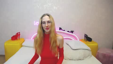Snapshot of klaryevans chatting on 2, 3, 2025 Klary online show from 2, 3, 2025