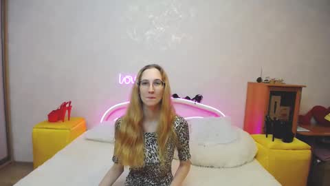Snapshot of klaryevans chatting on 7, 3, 2025 Klary online show from 7, 3, 2025