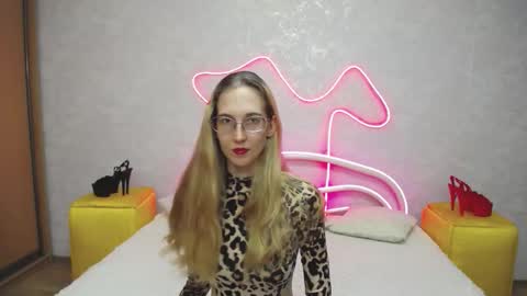 Snapshot of klaryevans chatting on 15, 9, 2025 Klary online show from 15, 9, 2025