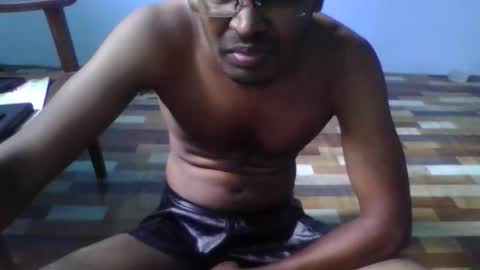 Snapshot of klausrochu19 chatting on 11, 9, 2025 klausrochu19 online show from 11, 9, 2025