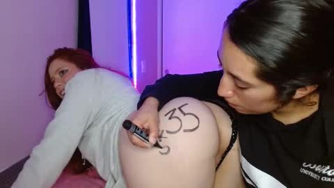 Snapshot of klohe_and_samantha chatting on 12, 10, 2025 klohe and samantha online show from 12, 10, 2025