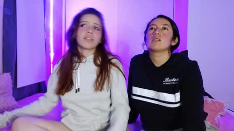 Snapshot of klohe_and_samantha chatting on 22, 12, 2025 klohe and samantha online show from 22, 12, 2025