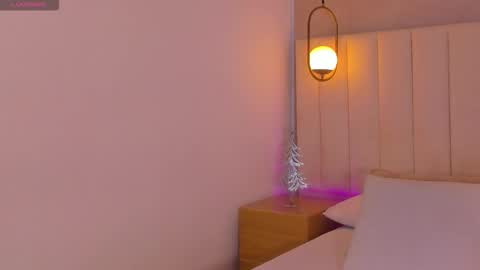 Snapshot of kosmic_21 chatting on 16, 12, 2025 K O S M I C online show from 16, 12, 2025