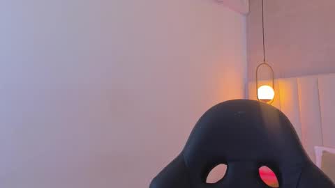 Snapshot of kosmic_21 chatting on 6, 2, 2026 K O S M I C online show from 6, 2, 2026