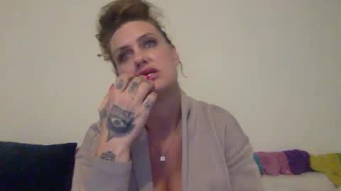 koyoteej online show from 17, 1, 2025