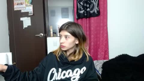 Snapshot of kratos_and_afrodita chatting on 5, 2, 2026 kratos_and_afrodita online show from 5, 2, 2026