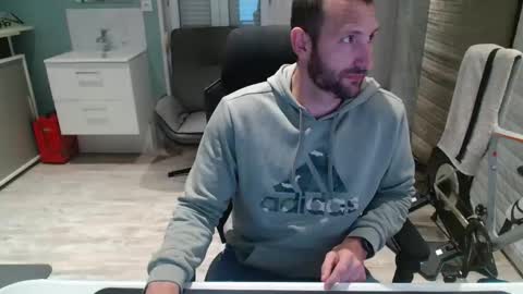 Snapshot of krevett80800 chatting on 17, 9, 2025 krevett80800 online show from 17, 9, 2025