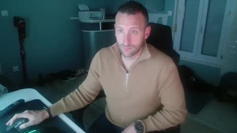 Snapshot of krevett80800 chatting on 14, 10, 2025 krevett80800 online show from 14, 10, 2025