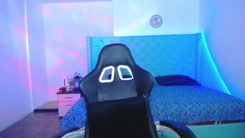 kriss_sweetboobs online show from 12, 1, 2025