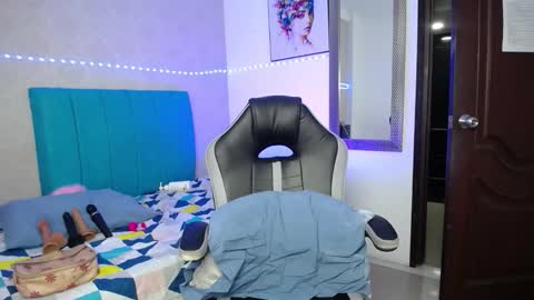 kriss_sweetboobs online show from 20, 2, 2026