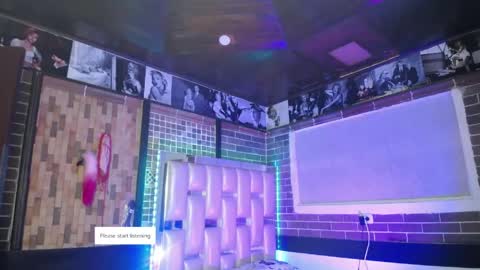 kriss_sweetboobs online show from 12, 4, 2026