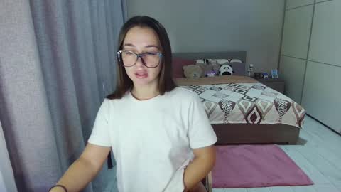 twitter    Annemarye 23 online show from 15, 9, 2025