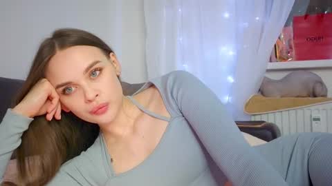 Snapshot of kristen_sayles chatting on 11, 2, 2025 Kris online show from 11, 2, 2025