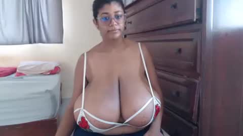 Snapshot of kristinamilan chatting on 23, 9, 2025 KristinaMilan online show from 23, 9, 2025