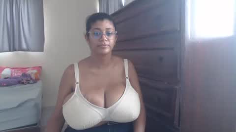 Snapshot of kristinamilan chatting on 31, 10, 2025 KristinaMilan online show from 31, 10, 2025