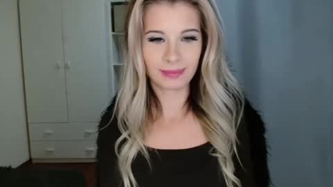 KristineAmore online show from 11, 11, 2025