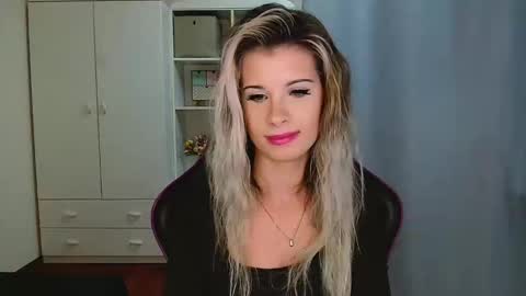 KristineAmore online show from 15, 12, 2025