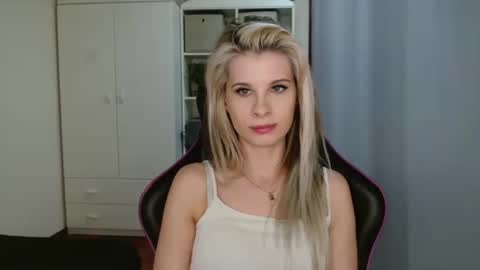 KristineAmore online show from 16, 4, 2026