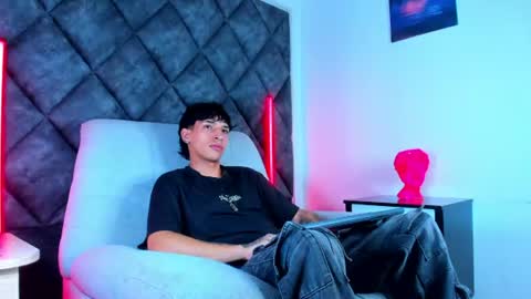 Kroy Wave  Muscle Tattoos Latino online show from 24, 7, 2026