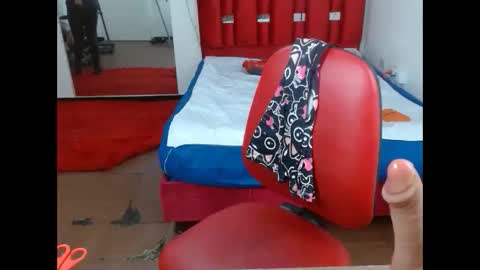 KRYSTAL THOMSON online show from 3, 11, 2025