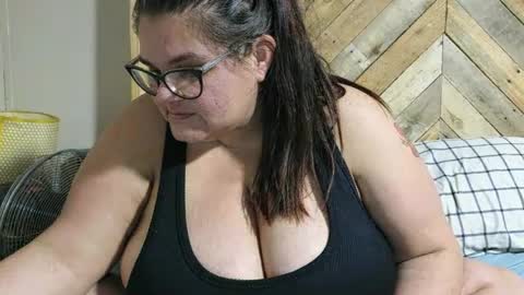 Snapshot of kurvybbw chatting on 15, 1, 2025 Raven Belle online show from 15, 1, 2025