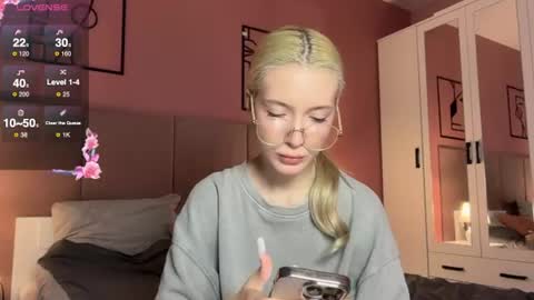 Snapshot of kvetapin chatting on 18, 6, 2026 Bella and Alexandra online show from 18, 6, 2026