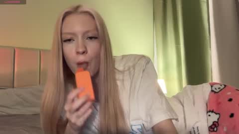Snapshot of kvetapin chatting on 3, 8, 2026 Bella and Alexandra online show from 3, 8, 2026