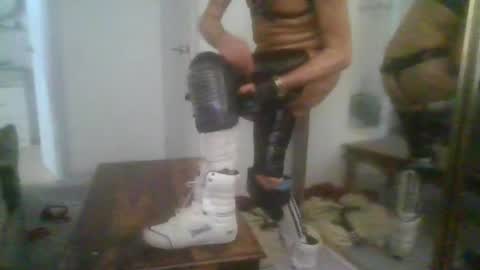 kylestrips4youq online show from 14, 4, 2026